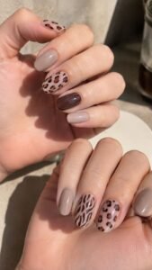 Modern Animal Pattern Nails With Controlled Scale